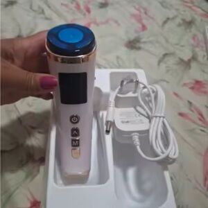 Advanced EMS Facial Massager - Silver skin tightening